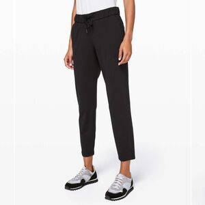 NWOT never worn lululemon athletica Women's Black 7/8 Pants